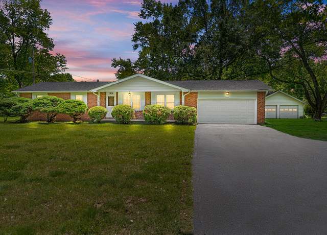 Property at 5434 E Riverview St, Springfield, MO 65809, 3 beds, 1.5 baths