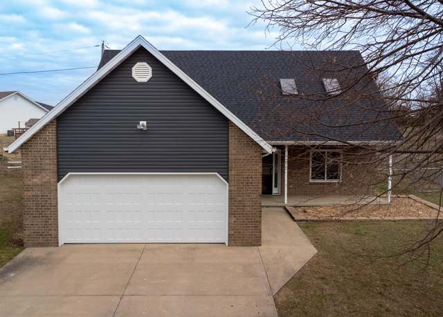 Property at 1900 S Hartford Ave, Bolivar, MO 65613, 3 beds, 2.5 baths