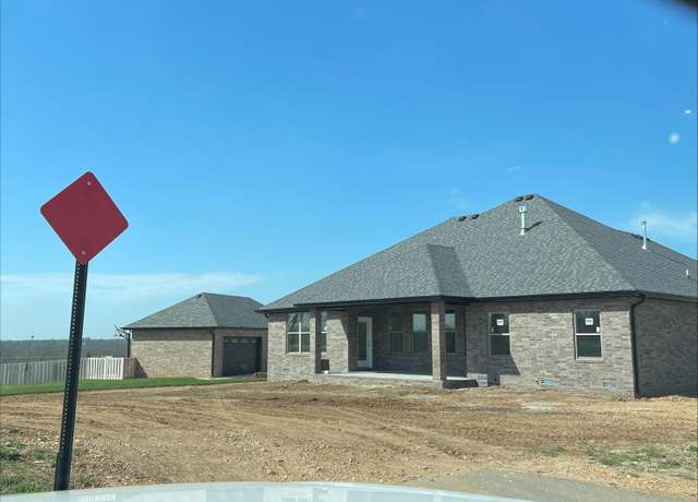 Property at 1062 W Franklin Ct, Springfield, MO 65810, 3 beds, 4 baths