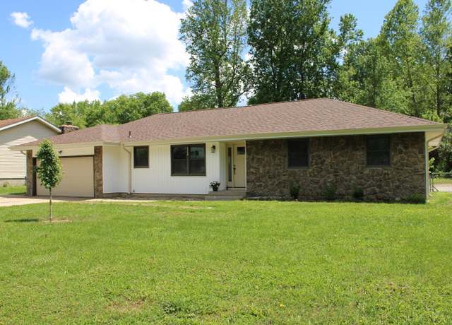 Property at 2558 W Village Ln, Springfield, MO 65807, 4 beds, 2.5 baths