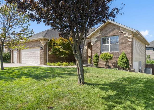 Property at 1209 N Farmington Dr, Ozark, MO 65721, 5 beds, 3 baths