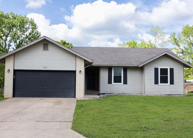 Property at 2673 W Vincent St, Springfield, MO 65810, 3 beds, 2 baths