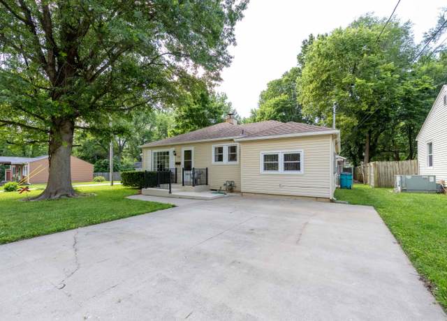 Property at 220 E Portland St, Springfield, MO 65807, 2 beds, 1 bath