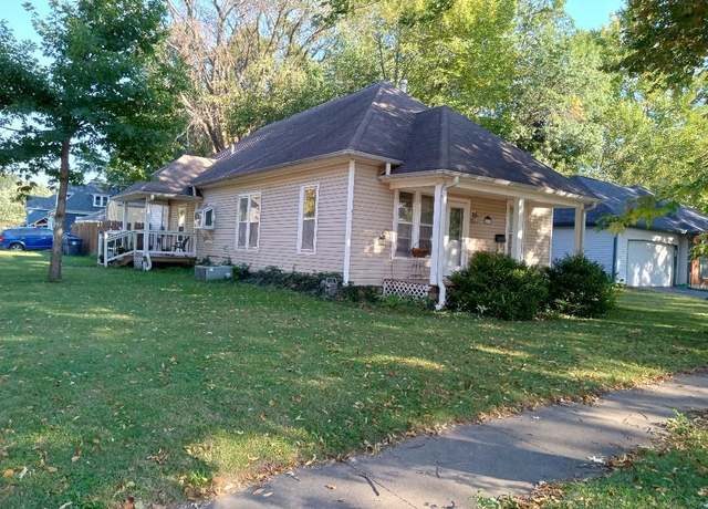 Property at 1401 S Barrett Ave, Sedalia, MO 65301, 3 beds, 2 baths