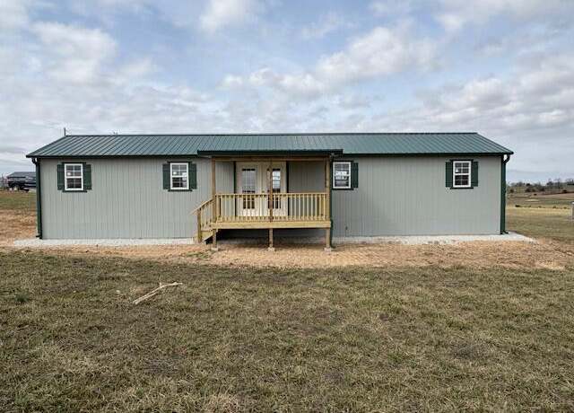 Property at 2004 Cattle Dr, Aurora, MO 65605, 2 beds, 1 bath