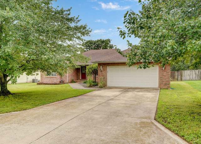 Property at 431 S Yellowwood Dr, Springfield, MO 65809, 3 beds, 2 baths