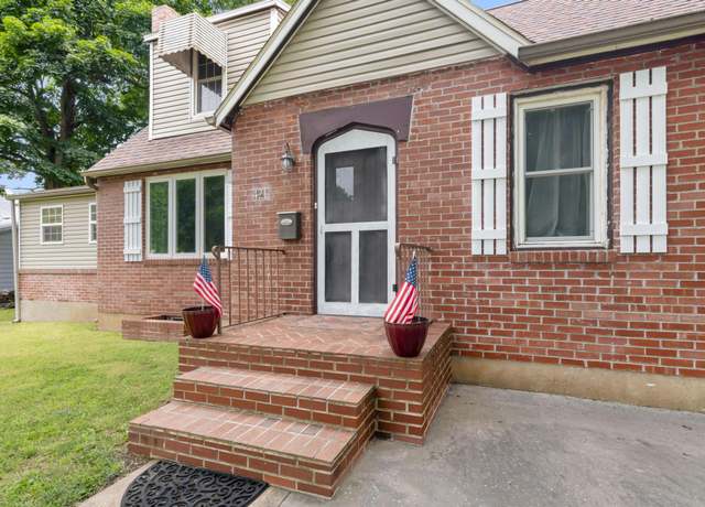 Property at 421 W College St, Aurora, MO 65605, 4 beds, 2 baths