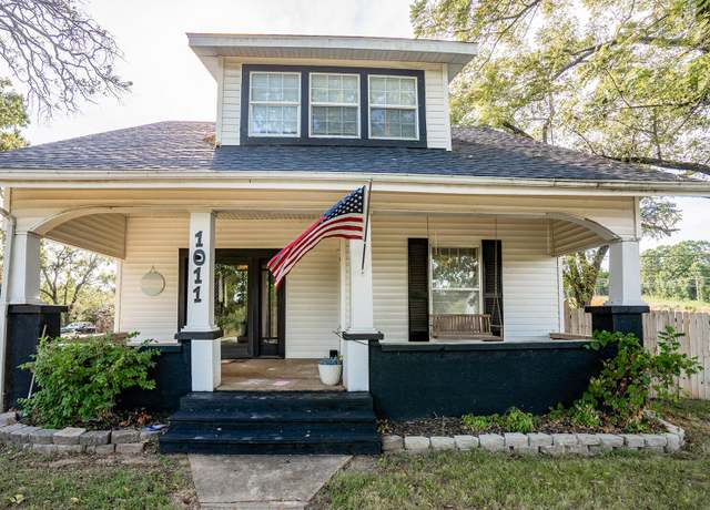 Property at 1011 County Road 8270, West Plains, MO 65775, 5 beds, 3.5 baths