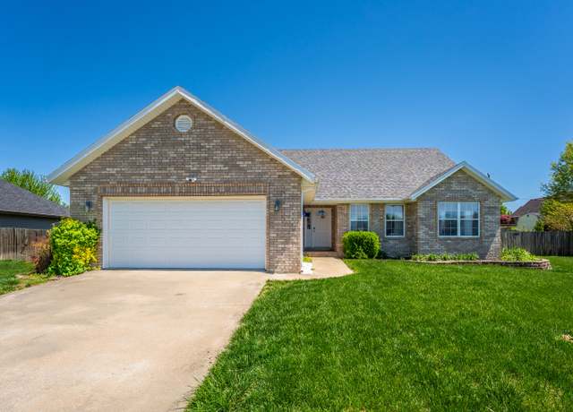Property at 920 Brookside Dr, Marshfield, MO 65706, 4 beds, 2 baths