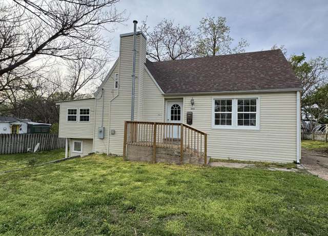 Property at 103 E Austin St, Bolivar, MO 65613, 3 beds, 1 bath