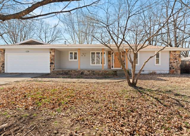 Property at 3218 W Aaron Dr, Springfield, MO 65810, 4 beds, 2.5 baths