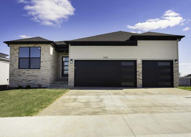 Property at 3962 E Fieldcrest Ct, Brookline, MO 65619, 5 beds, 3 baths