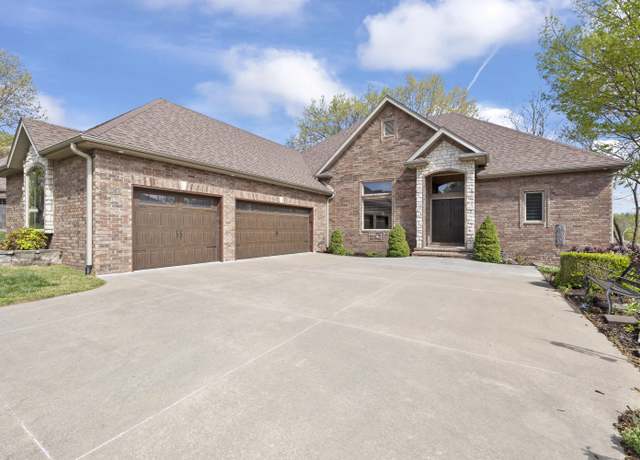 Property at 1619 E Wood Oaks St, Springfield, MO 65804, 4 beds, 3 baths