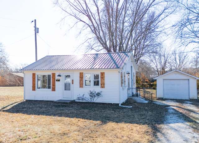 Property at 918 E Locust St, Bolivar, MO 65613, 2 beds, 1 bath