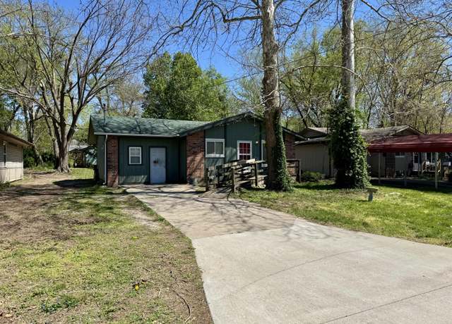 Property at 1824 N Hillcrest Ave, Springfield, MO 65802, 4 beds, 1.5 baths