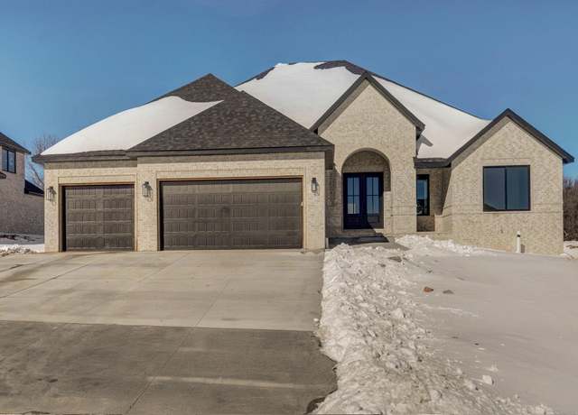 Property at 2093 N Silver Charm Ave, Springfield, MO 65802, 4 beds, 3.5 baths