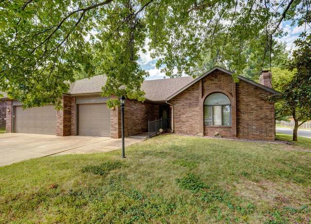 Property at 1107 W Tracy St, Springfield, MO 65807, 4 beds, 3 baths