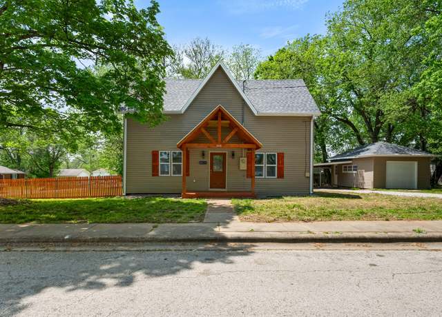 Property at 305 N Pike Ave, Bolivar, MO 65613, 3 beds, 2.5 baths
