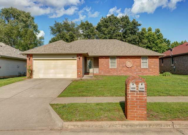 Property at 2852 S Pinehurst Ave, Springfield, MO 65807, 3 beds, 2 baths