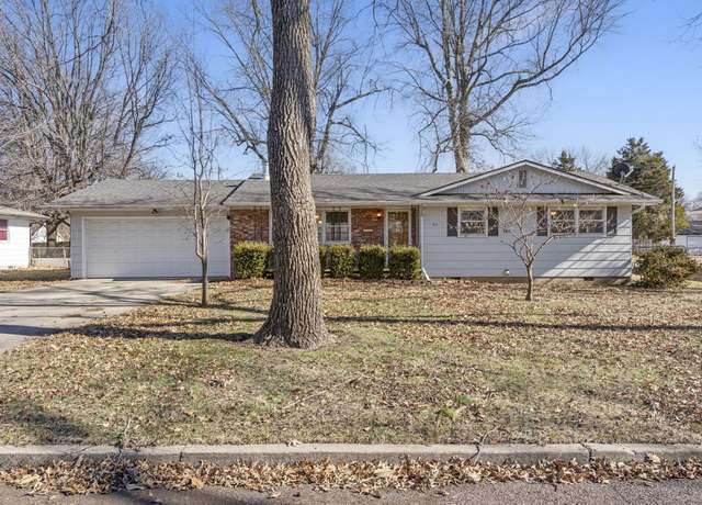 Property at 513 Grand Ave, Monett, MO 65708, 3 beds, 1.5 baths