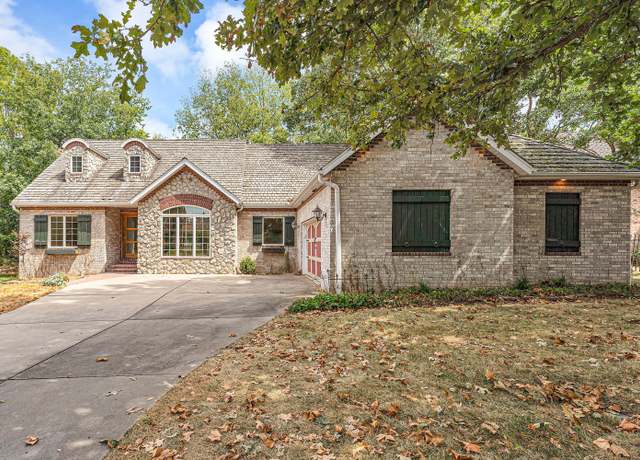 Property at 8515 Interlochen Dr, Nixa, MO 65714, 4 beds, 3 baths