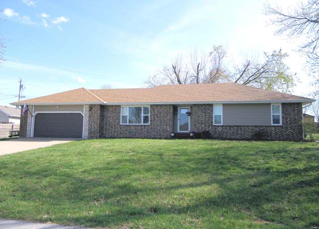 Property at 1300 E Rainey St, Ozark, MO 65721, 3 beds, 2 baths