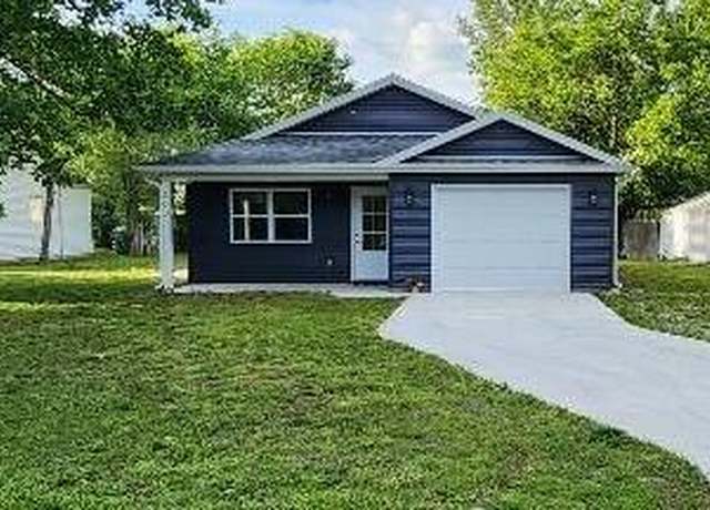 Property at 203 E Summit St, Bolivar, MO 65613, 2 beds, 2 baths