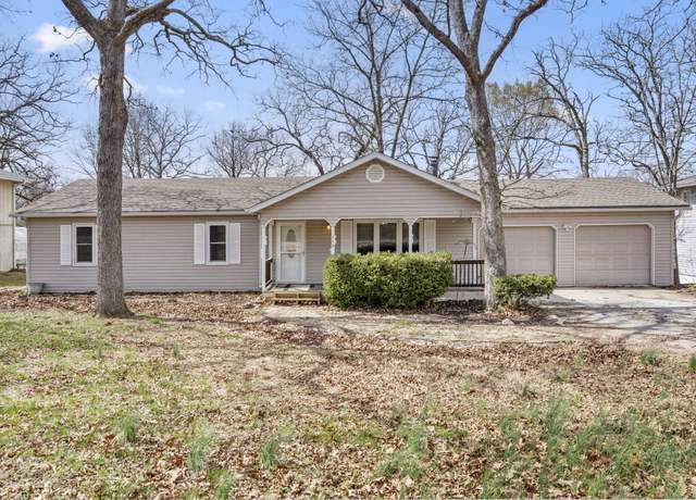 Property at 214 Shady Dr, Branson, MO 65616, 3 beds, 2 baths