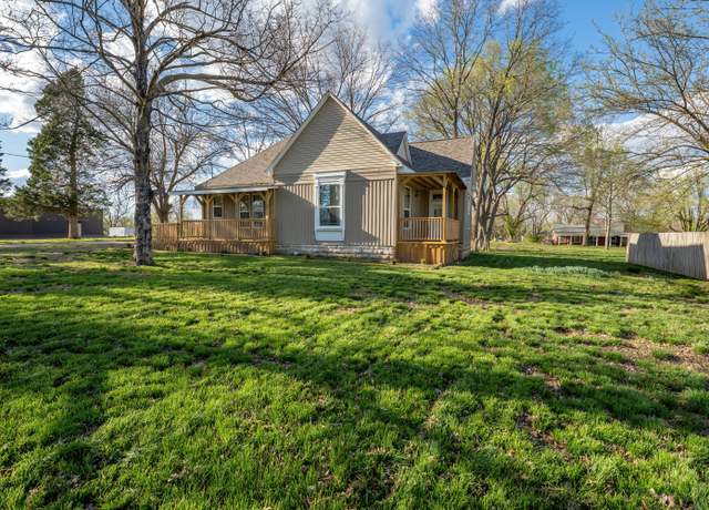 Property at 813 W Main St, Buffalo, MO 65622, 2 beds, 2 baths