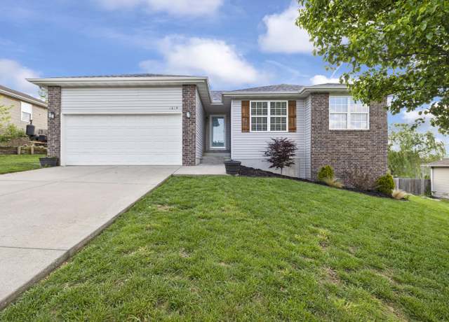 Property at 1209 S 13th St, Ozark, MO 65721, 3 beds, 2 baths