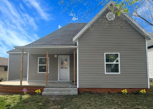 Property at 404 6th St, Monett, MO 65708, 3 beds, 2 baths
