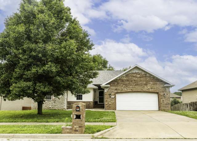 Property at 4413 N Branavy Ave, Springfield, MO 65803, 4 beds, 3.5 baths