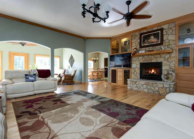 Property at 197 Serenity Ln, Galena, MO 65656, 4 beds, 3 baths
