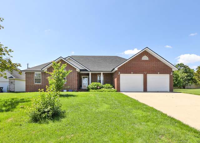 Property at 1020 Berkley Dr, Marshfield, MO 65706, 4 beds, 2.5 baths