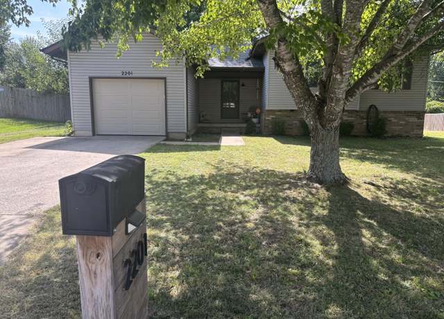Property at 2201 S 14th St, Ozark, MO 65721, 4 beds, 2 baths
