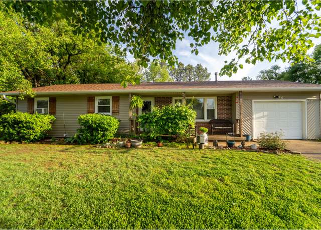 Property at 840 W Hadley St, Aurora, MO 65605, 3 beds, 1.5 baths