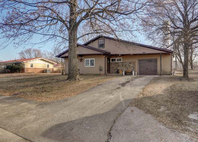 Property at 104 S Westview Dr, Marionville, MO 65705, 3 beds, 2 baths