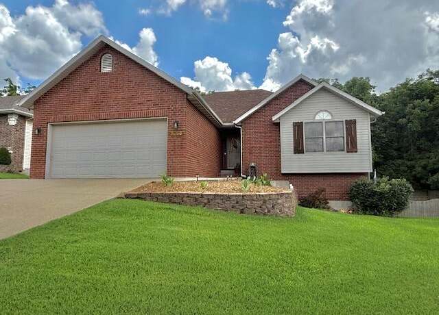 Property at 3086 S Suburban Ave, Springfield, MO 65807, 3 beds, 3 baths