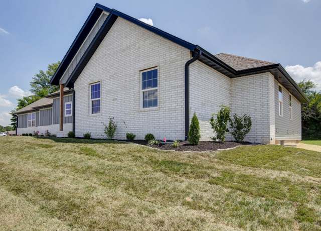 Property at 3692 W Overland St, Springfield, MO 65807, 3 beds, 2.5 baths