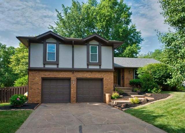 Property at 2328 E Raynell St, Springfield, MO 65804, 3 beds, 2.5 baths