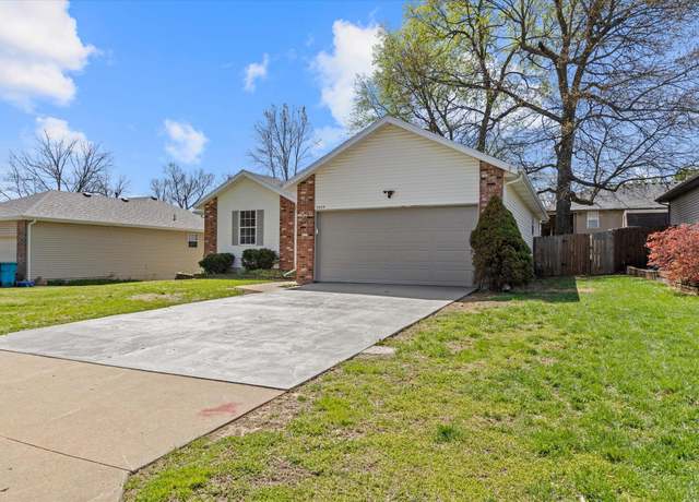 Property at 3604 W Madison St, Springfield, MO 65802, 5 beds, 3 baths