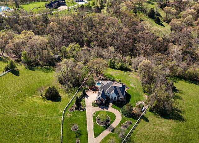 Property at 341 W Castlegate Dr, Ozark, MO 65721, 4 beds, 5 baths
