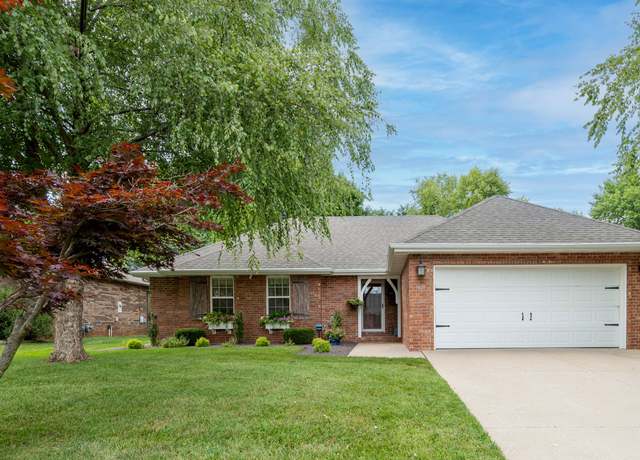 Property at 1021 W Whiteside St, Springfield, MO 65807, 3 beds, 2 baths
