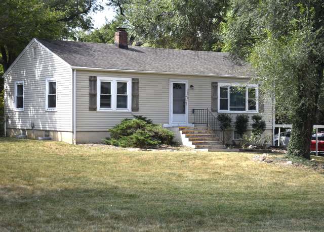 Property at 3070 E Beaumont St, Springfield, MO 65804, 2 beds, 1 bath