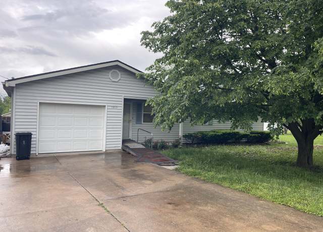 Property at 1215 W Maupin St, Bolivar, MO 65613, 3 beds, 2 baths