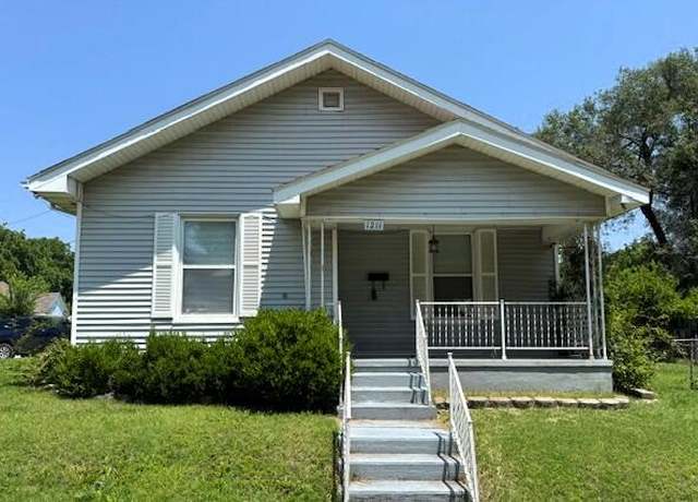 Property at 1211 W Calhoun St, Springfield, MO 65802, 3 beds, 2 baths