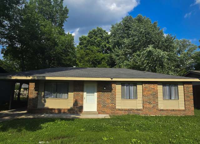 Property at 2460 S National Ave, Springfield, MO 65804, 3 beds, 1.5 baths