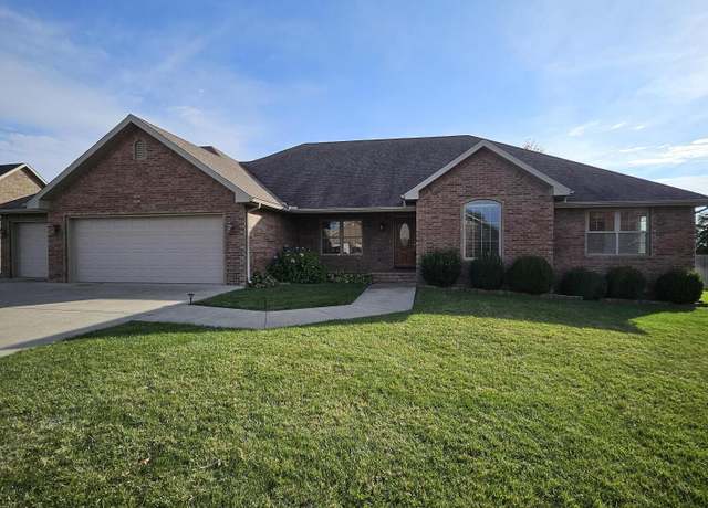 Property at 15 North Port Dr, Monett, MO 65708, 3 beds, 2.5 baths