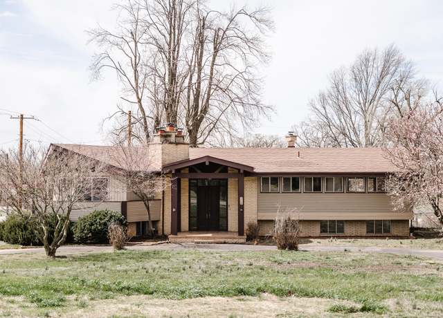 Property at 515 S Carnation Dr, Aurora, MO 65605, 5 beds, 3 baths