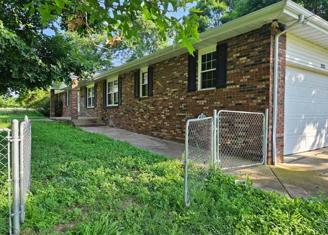 Property at 252 E Saddle Ln, Springfield, MO 65803, 3 beds, 2 baths